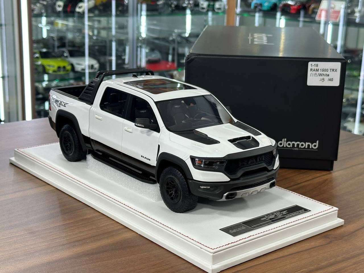 Dodge Ram TRX 1500 by Diamand – White – Ltd. Collector Car [1:18 Resin – 40 pcs]