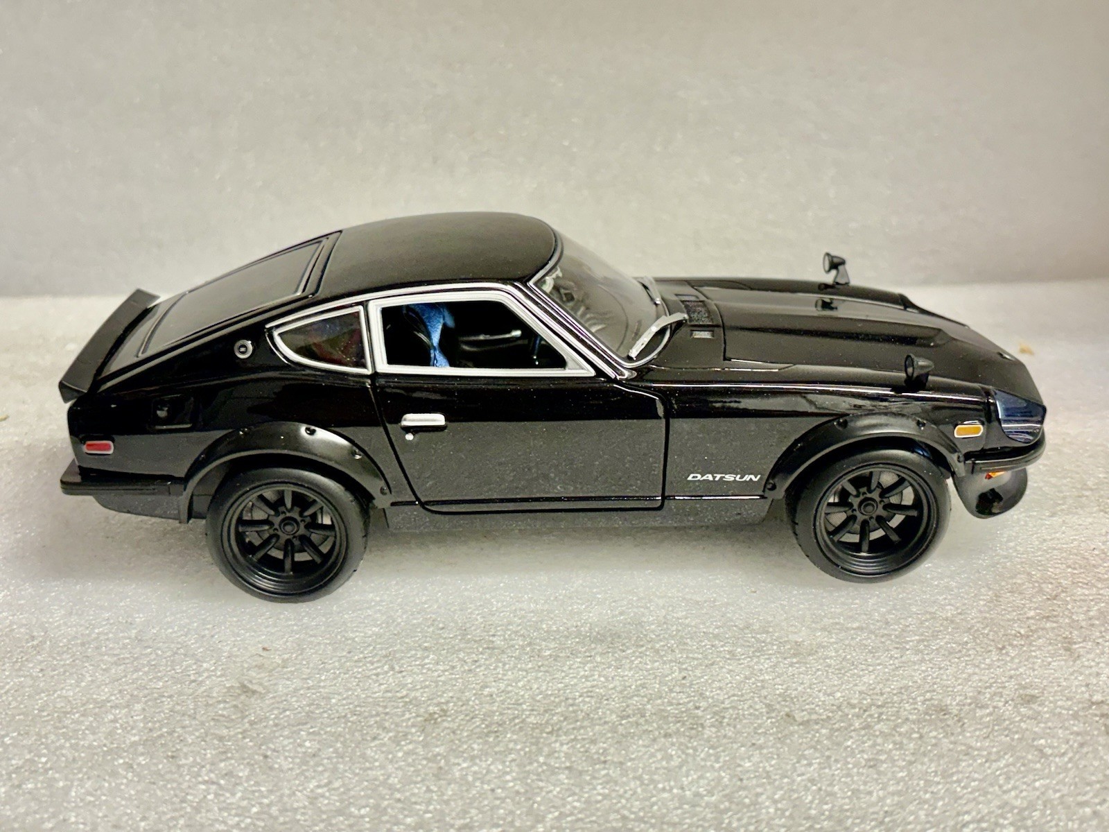 1971 Nissan/Datsun 240Z Fairlady Z JDM Tuning Customized Working LED Lights 1/18