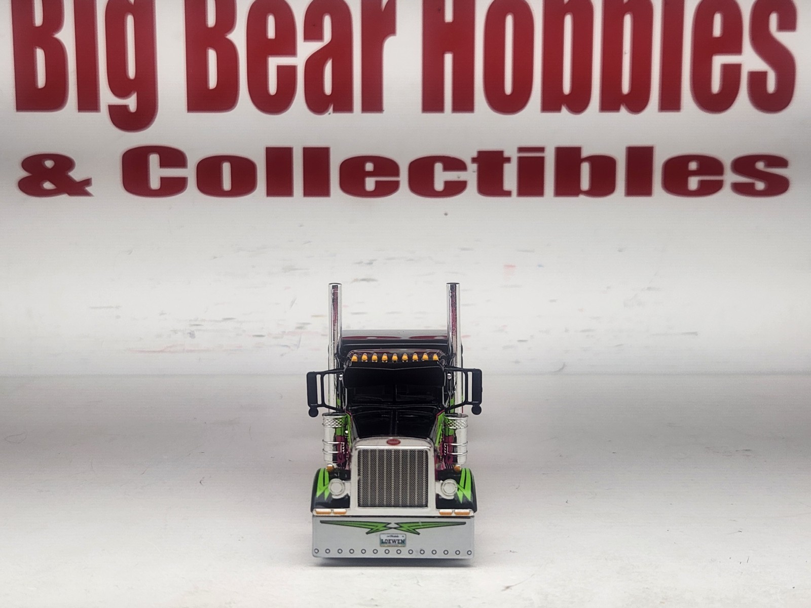 1/64 DCP Loewen Farms Pink, Black 389 Peterbilt With 60″ Flattop Sleeper
