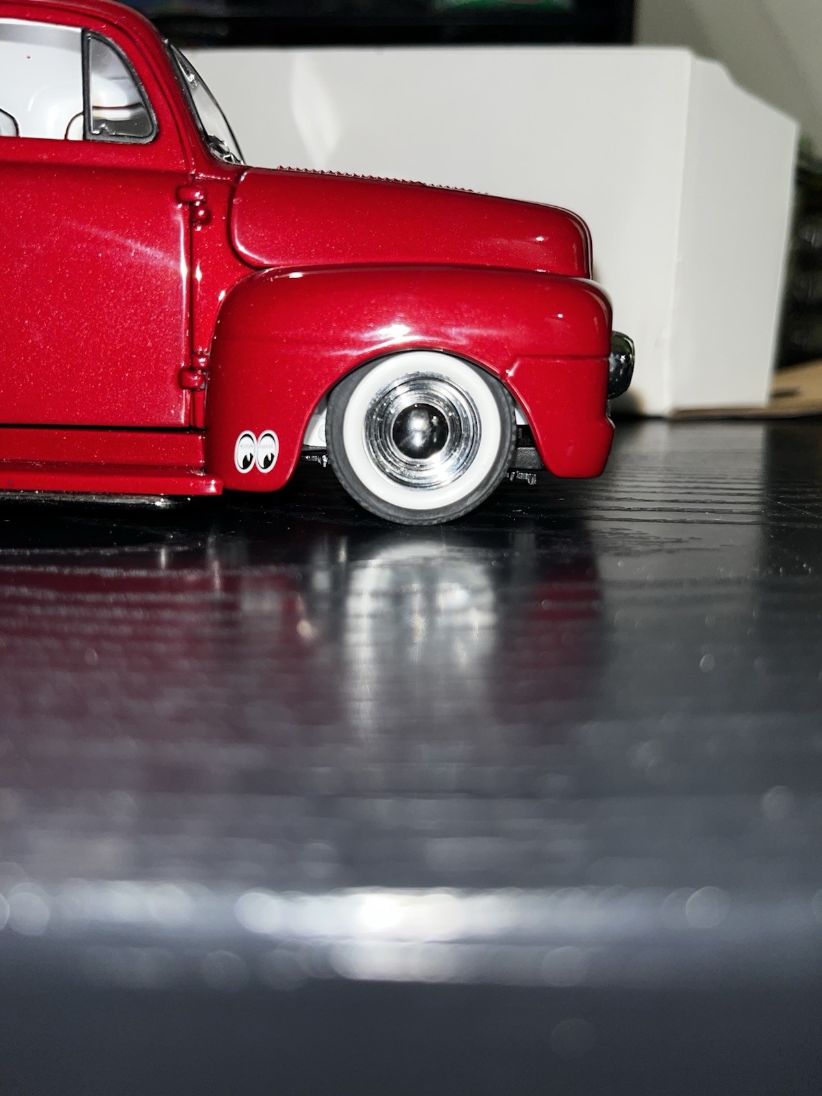 1951 FORD F-150 CUSTOM PICKUP DANBURY MINT CANDY APPLE RED 1:24 DIECAST MODEL