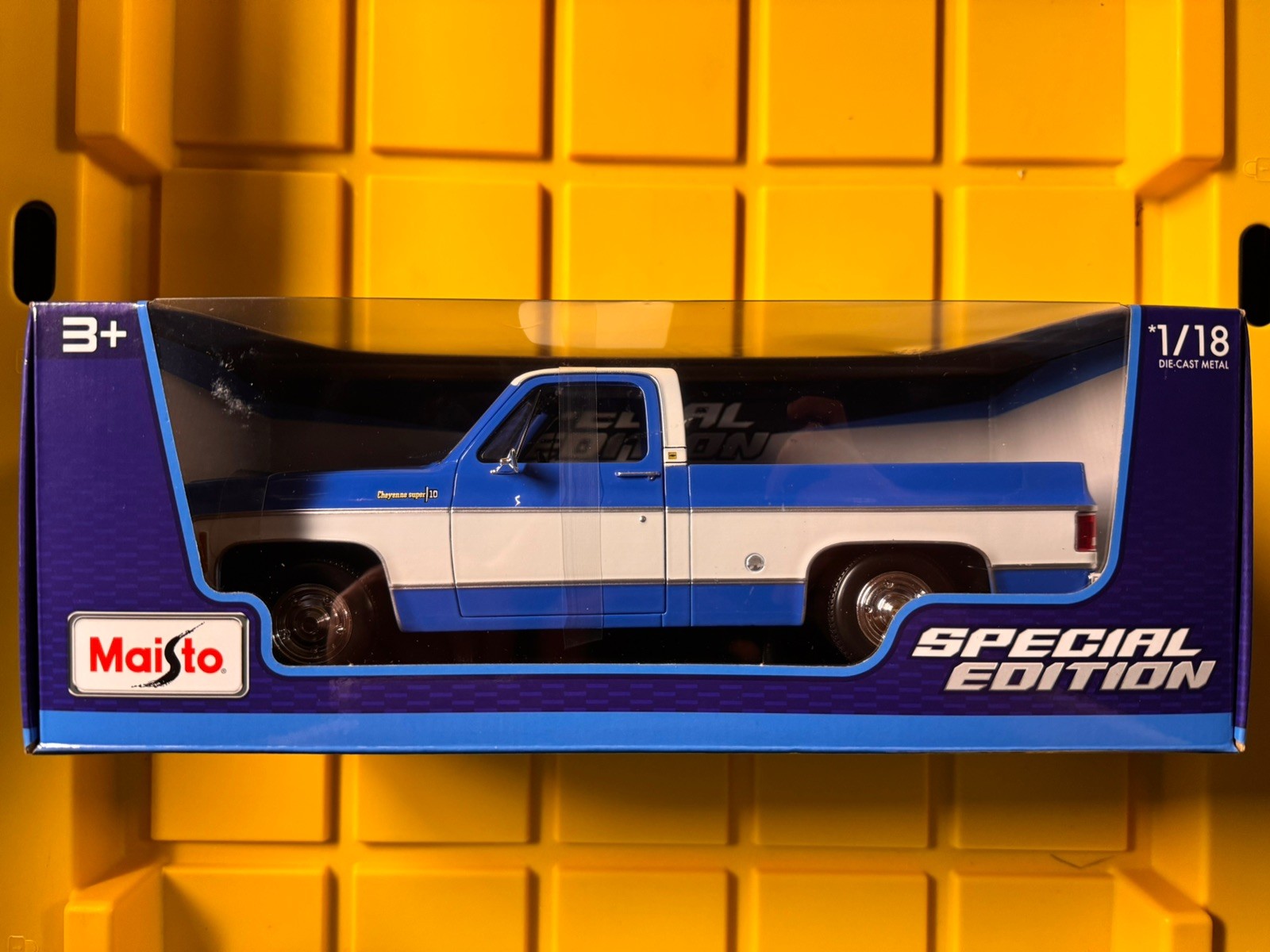 Maisto 1:18 Scale 1974 Chevrolet Chevy C10 Cheyenne Super Pickup Truck Diecast