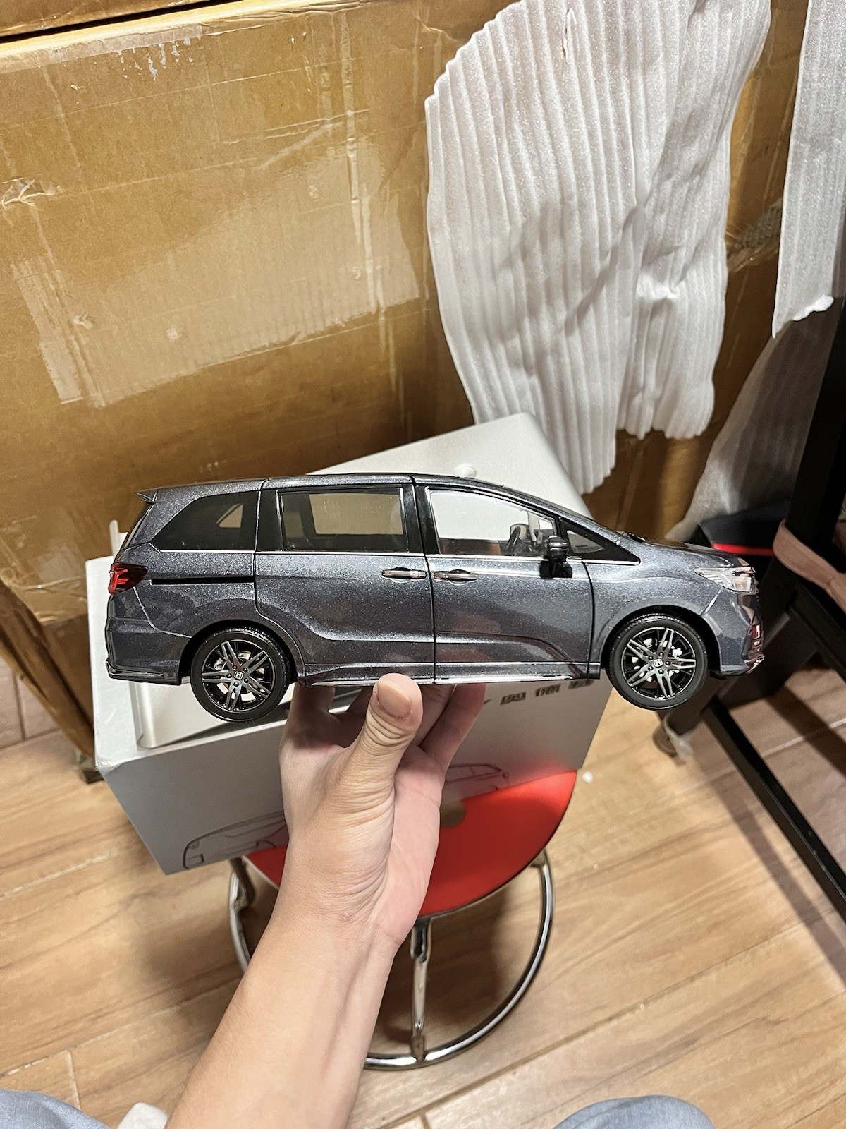 1:18 Scale Honda Odyssey Absolute EX Black Edition Blue Diecast Model W/ Base