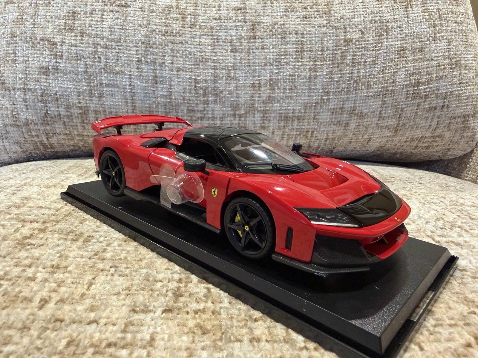 1/18 Maisto Ferrari F80 Rosso Corsa Red Diecast Special Edition