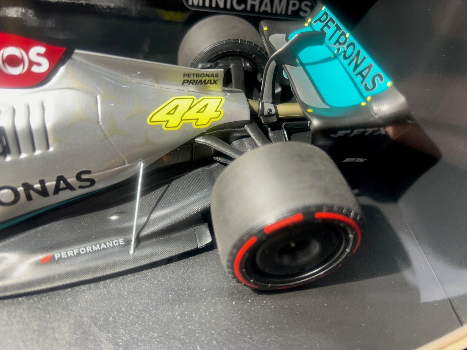 1/18 Minichamps – 2022 MERCEDES-AMG F1 W13 E #44 – LEWIS HAMILTON – SPANISH GP