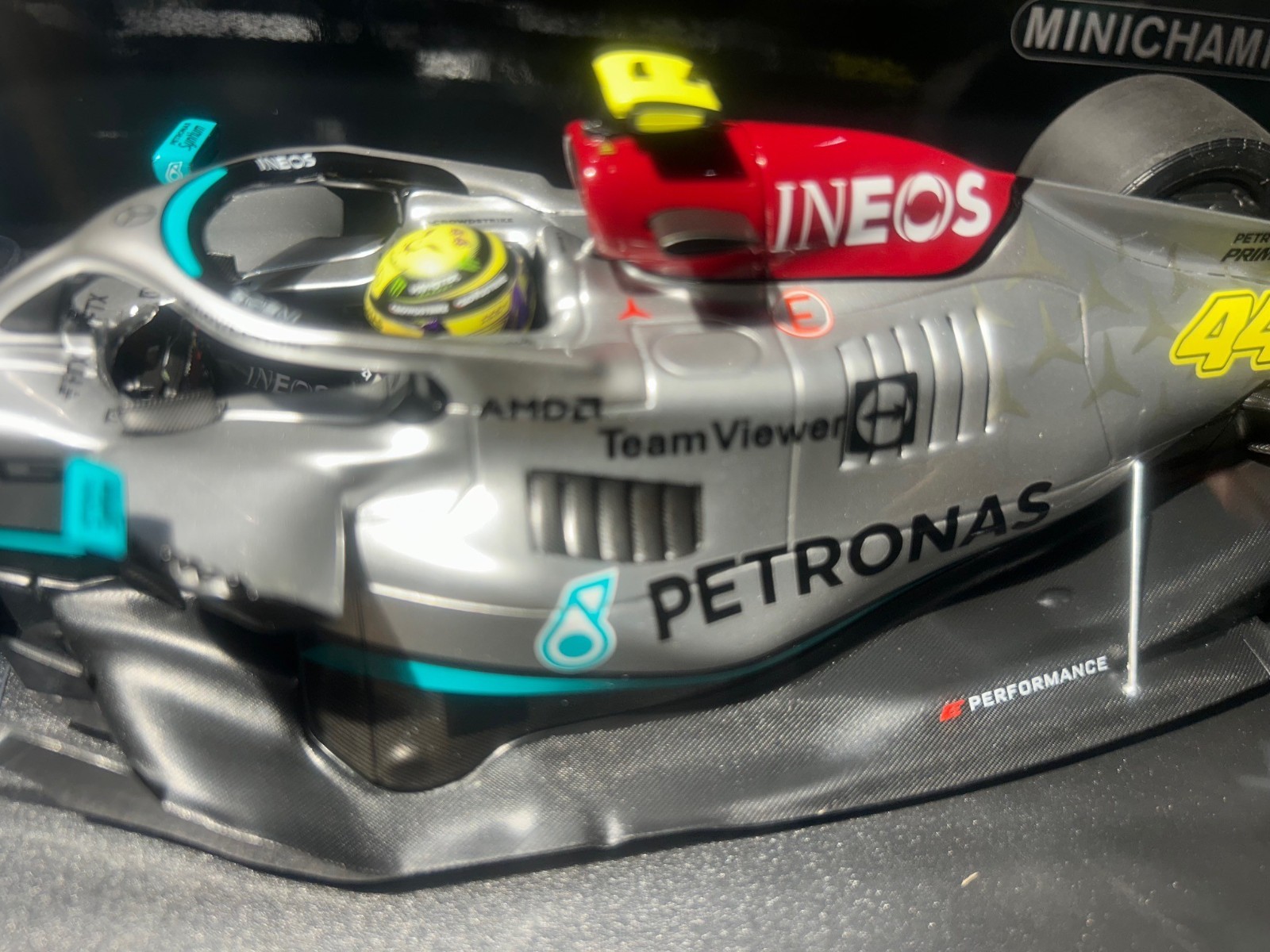 1/18 Minichamps – 2022 MERCEDES-AMG F1 W13 E #44 – LEWIS HAMILTON – SPANISH GP