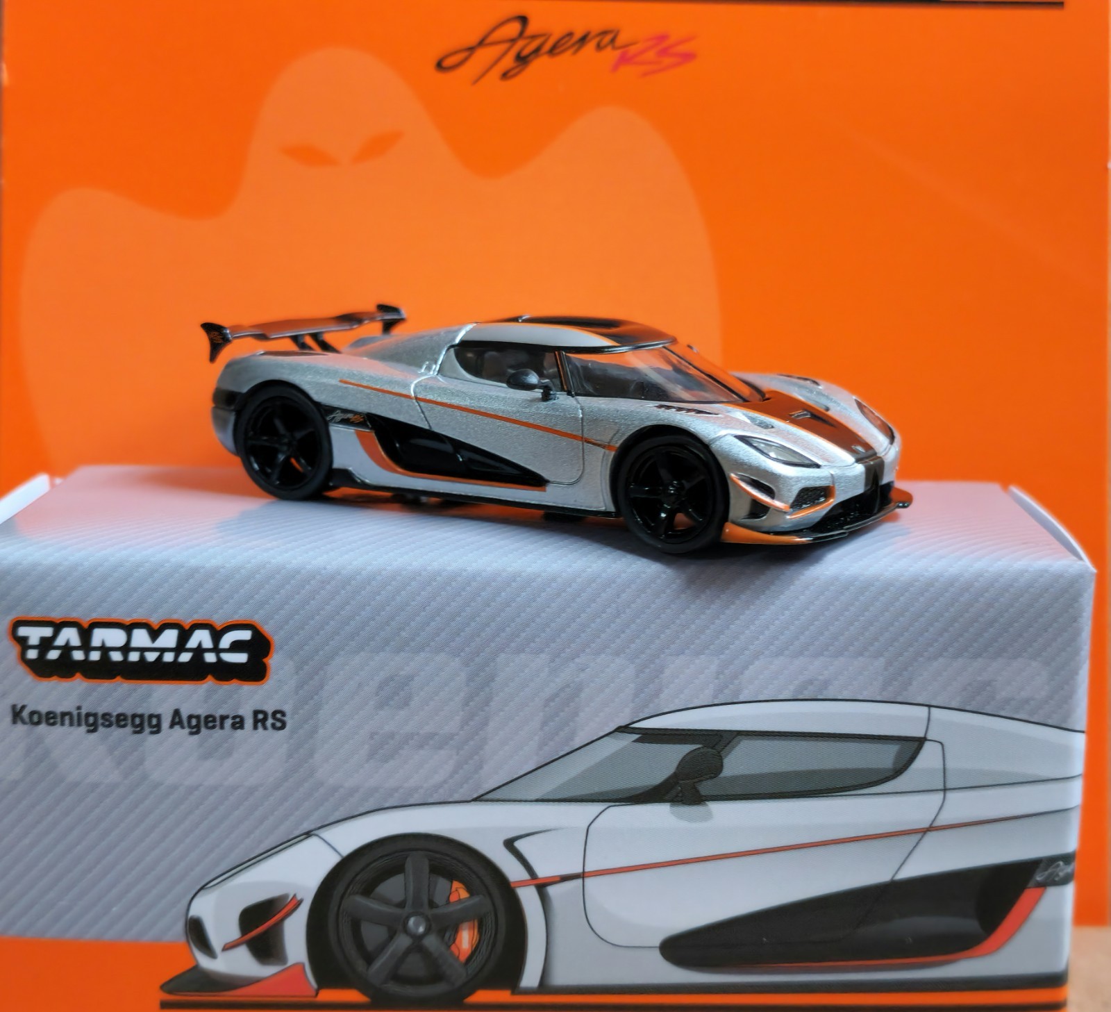 Tarmac Works 1:64 Koenigsegg Agera RS Moon Silver/ Black