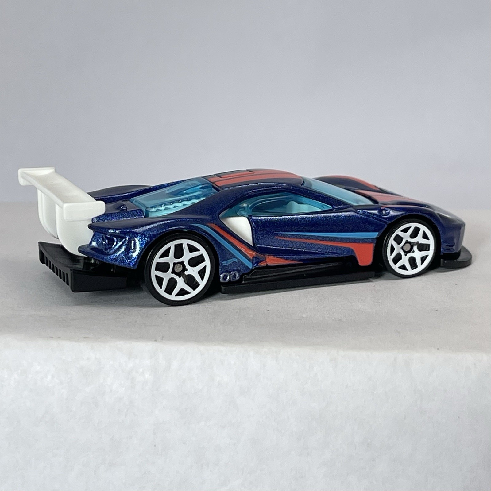 2022 Hot Wheels 16 Ford GT Race Blue Red ’23 HW Motor Show Diecast Plastic Car