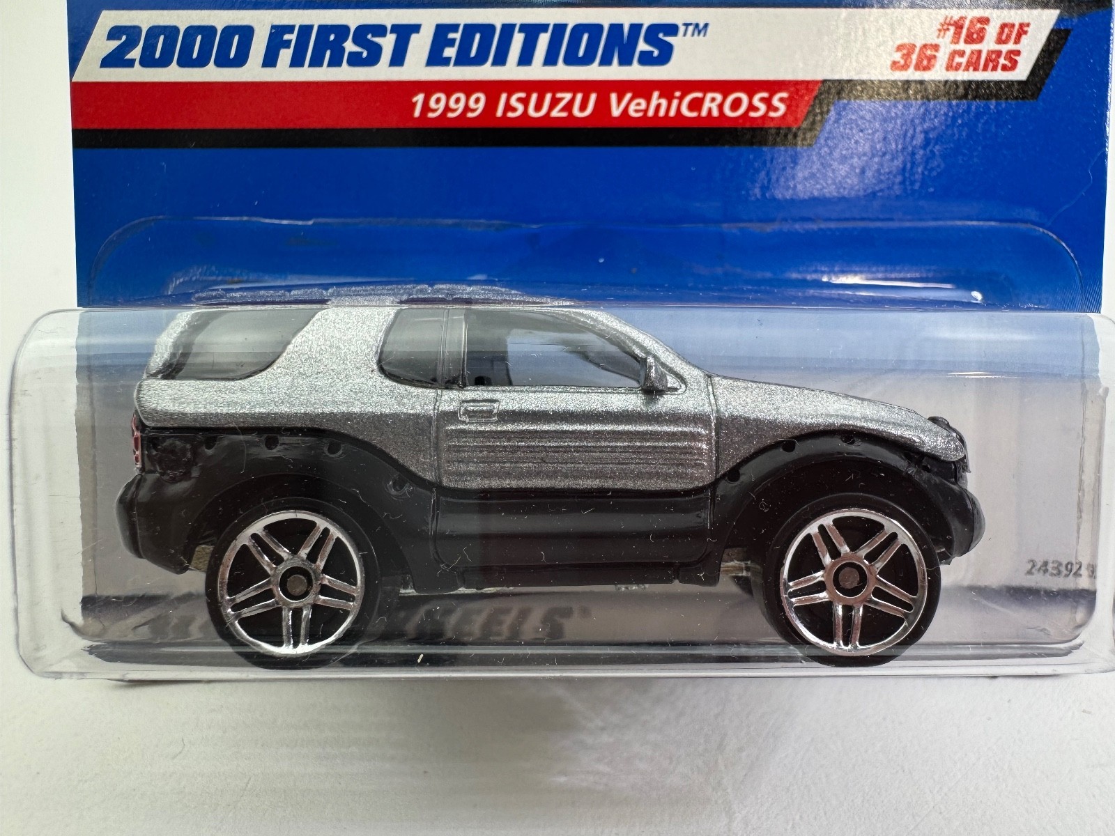 Hot Wheels 2000 First Editions 16/36 Silver 1999 Isuzu VehiCross