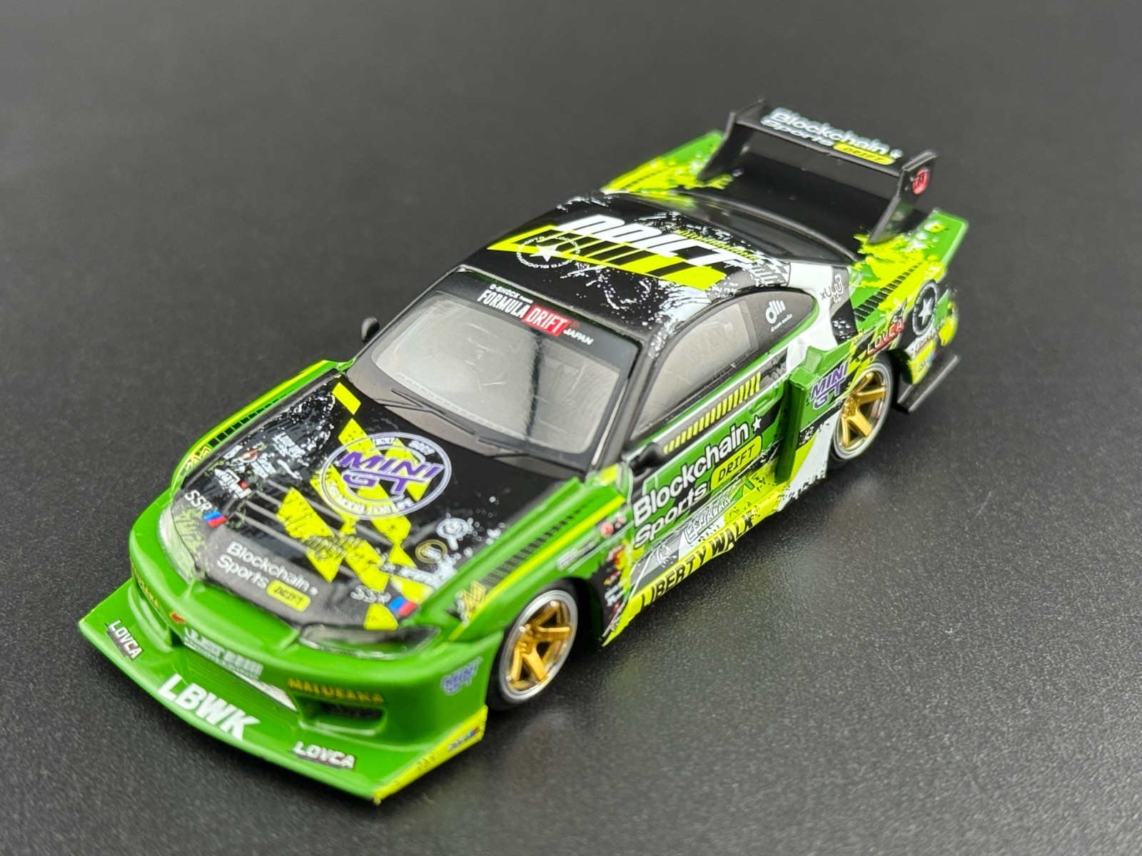 Mini GT Nissan LB-Super Silhouette S15 SILVIA #555 V2 2024 Formula D1 #823 1/64