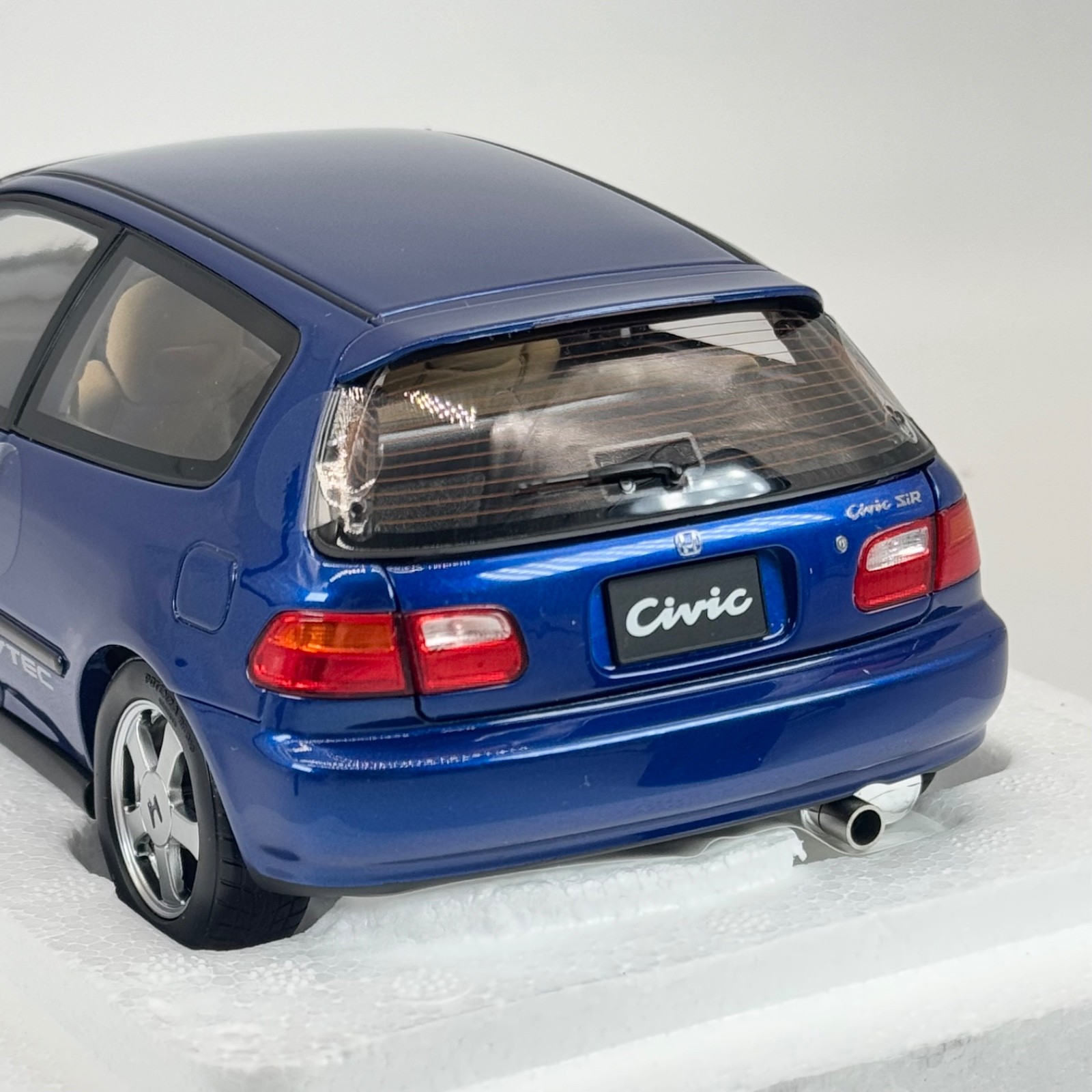 *BRAND NEW* LCD 1/18 Honda Civic EG9 MK5