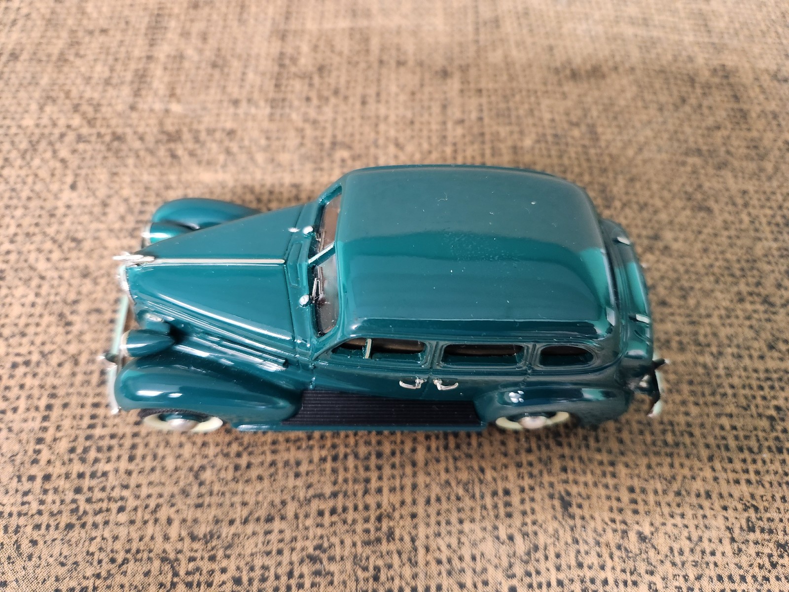 MADISON MODELS 1/43 DIECAST Nr 7 1937 CHEVROLET MASTER DE LUXE 4-DOOR SPORT SEDA