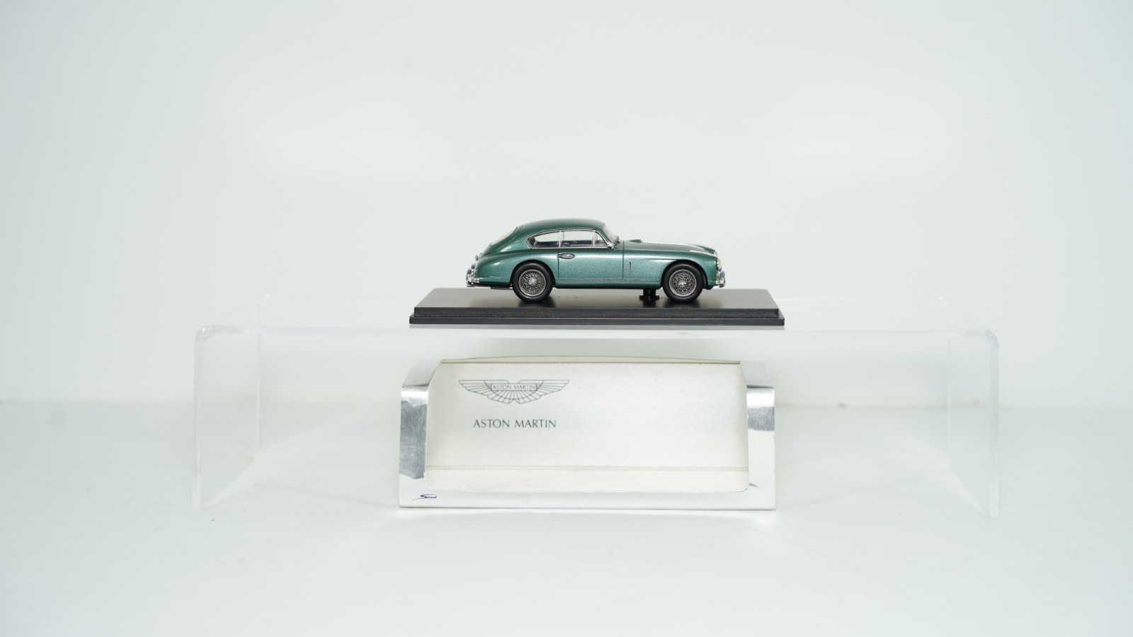 Spark 1/43 Diecast 1953 Aston Martin DB2/4 Coupe Saloon Sports Car S0583 B66