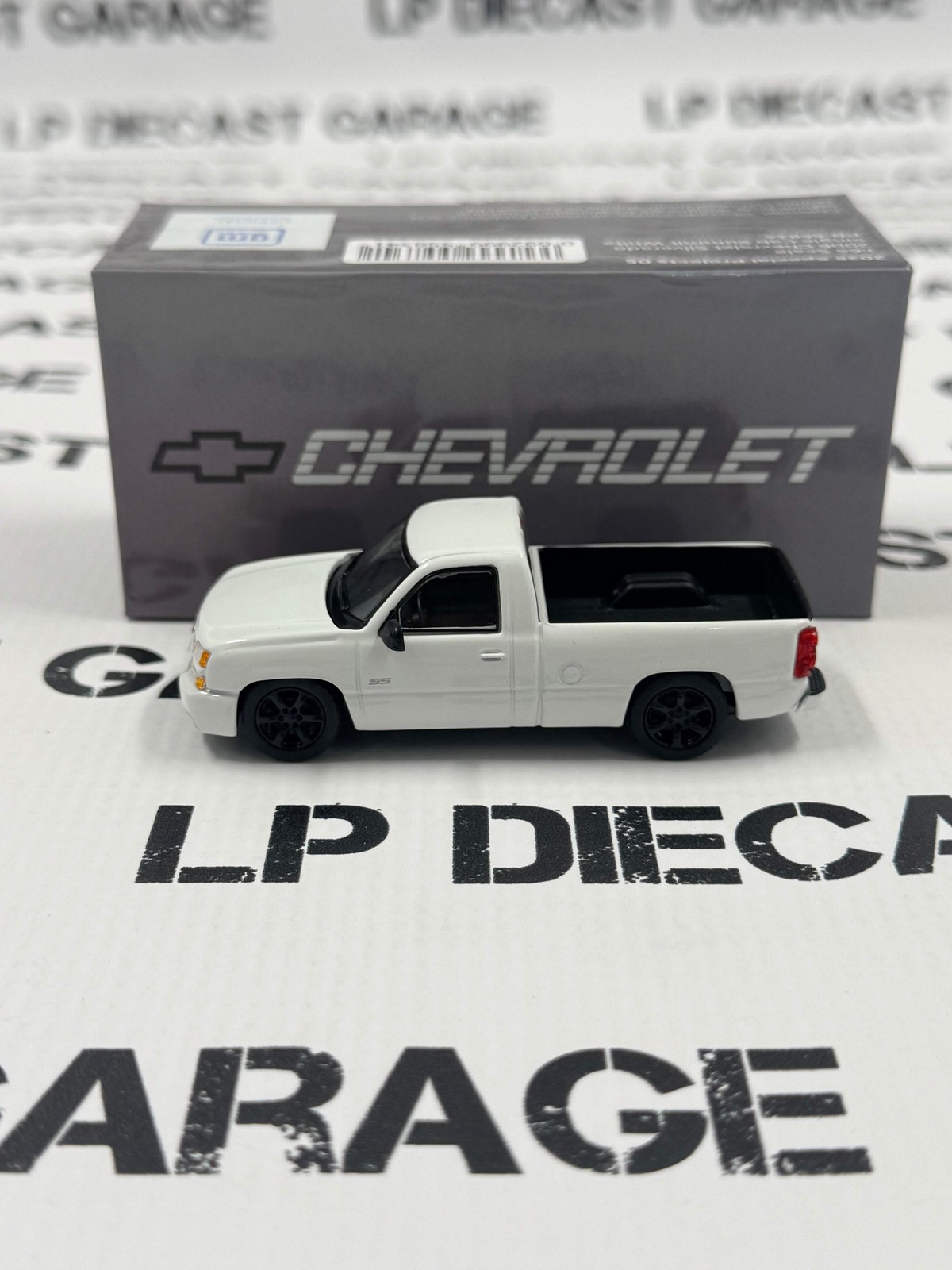 PARA64 2006 Chevrolet Silverado SS Single Cab Truck Summit White 1:64 Diecast