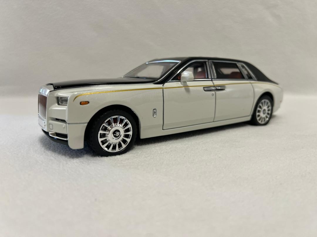 Rolls Royce Phantom Model/Diecast Car 1:18 Scale