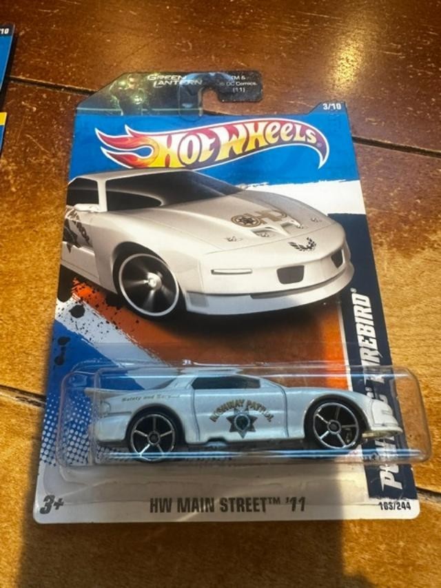 2011 Hot Wheels HW Main Street Pontiac Firebird #163 White (Green Lantern)