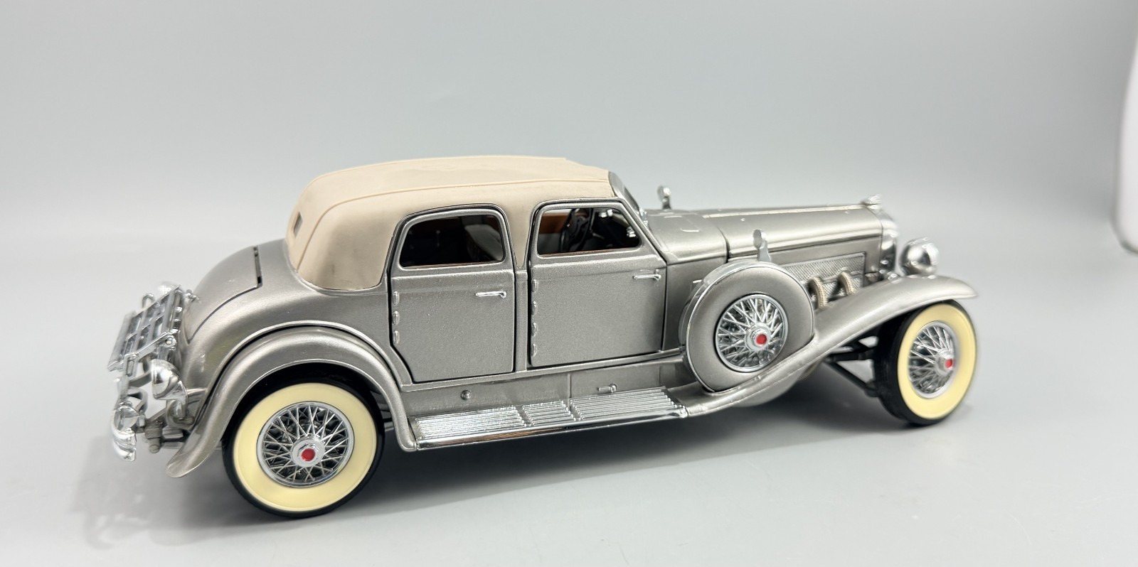 Franklin Mint 1933 Duesenberg SJ Twenty Grand Silver Diecast Model Car 1:24