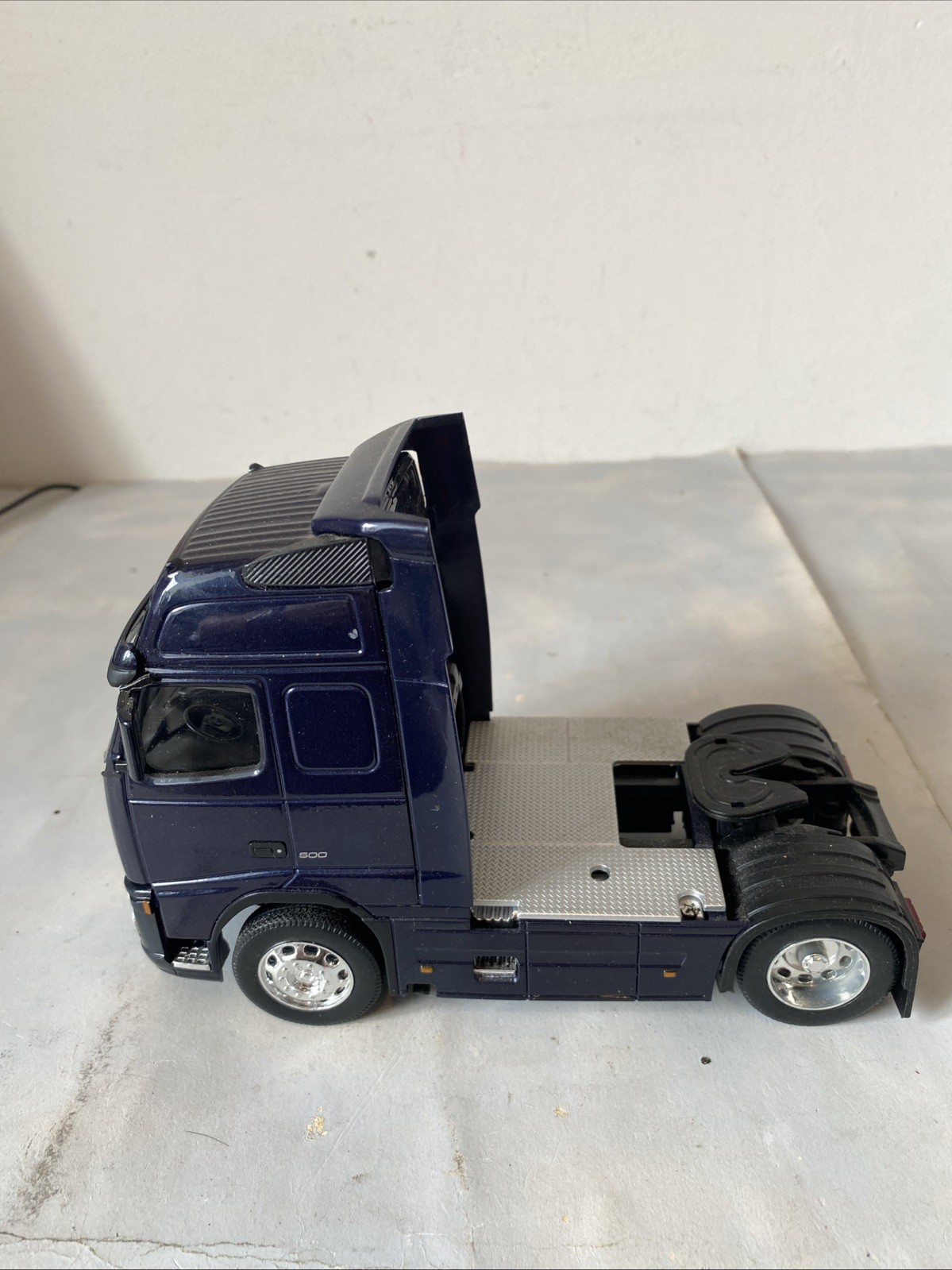 Welly 1/32 Volvo FH12 Tractor Unit