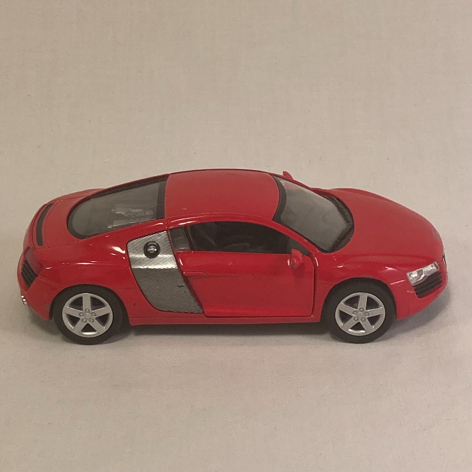 Kinsmart Audi R8 2020 Fire Engine Red Hardtop 1/36 Scale Diecast Car