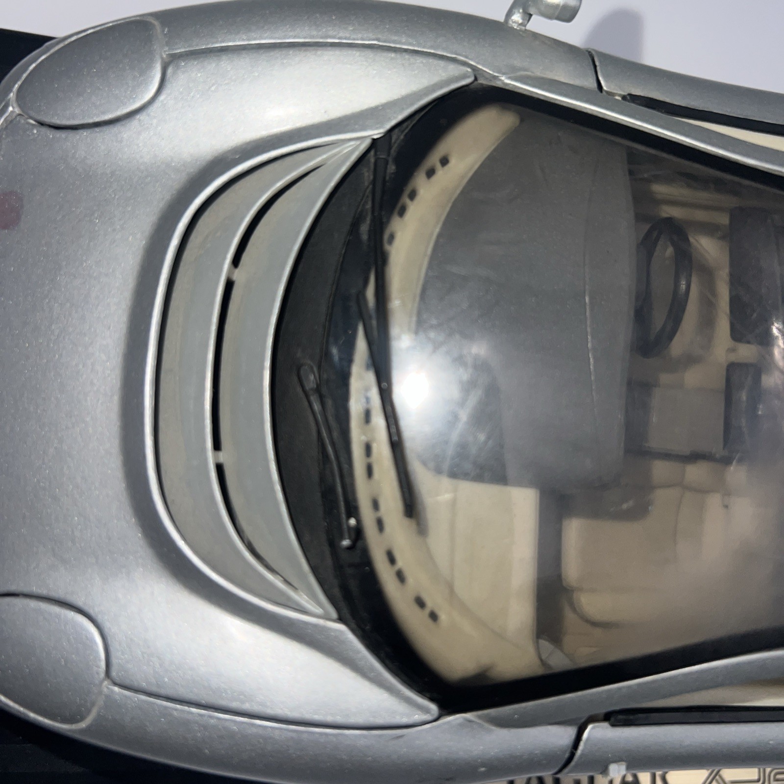 Jaguar XJ220 Diecast 1/18 Silver Maisto