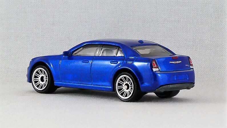 2022 Matchbox 2015 Chrysler 300 – Metalflake Blue – Loose