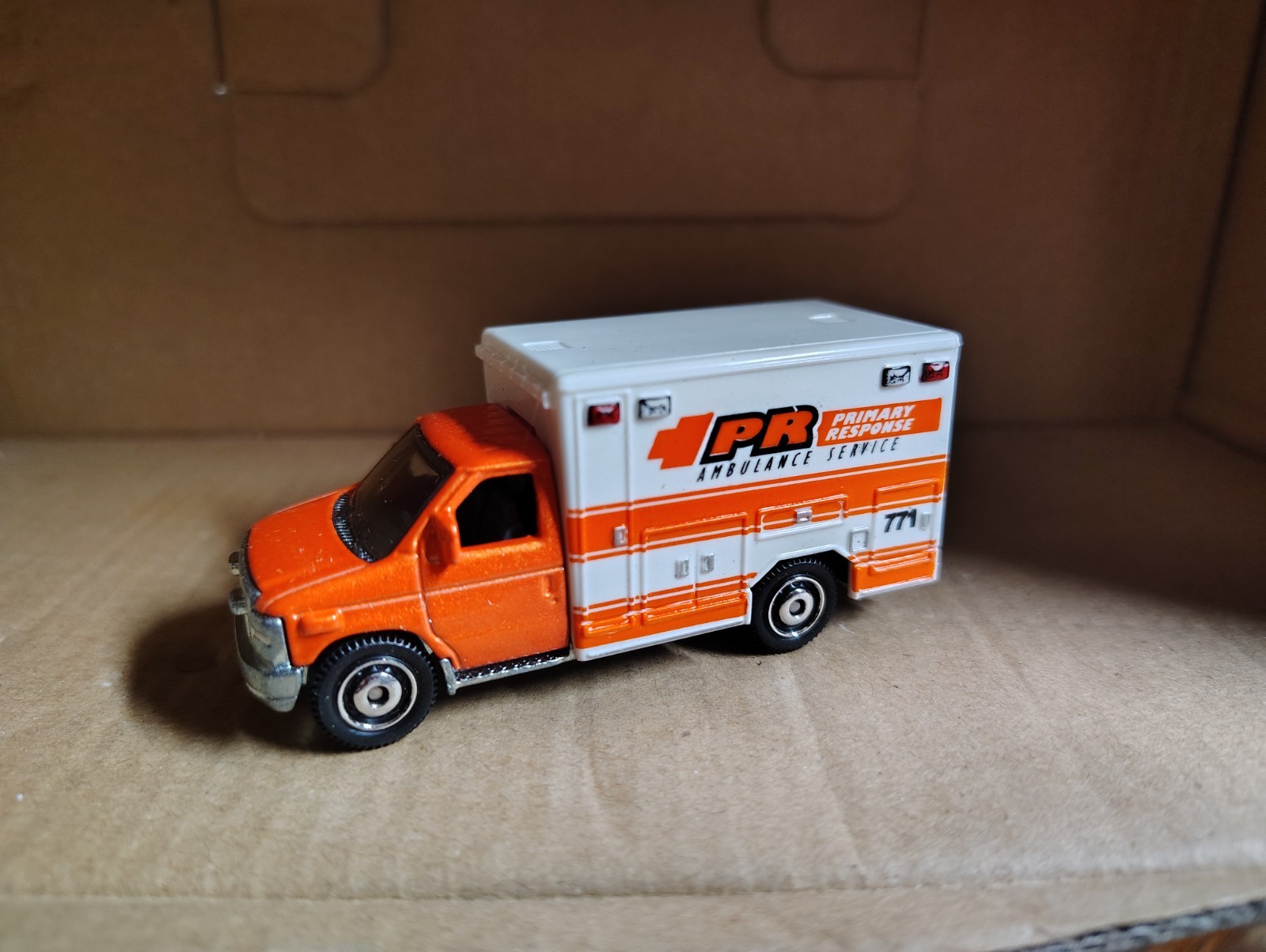 Loose Matchbox 2008 Ford E-350 Ambulance Orange/White