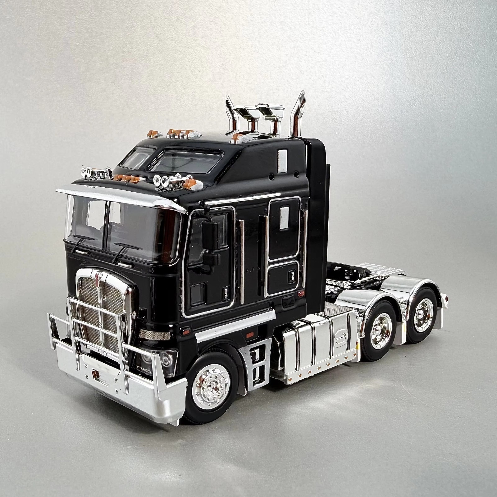 Kenworth K200 Prime Mover Diecast Truck 1:64