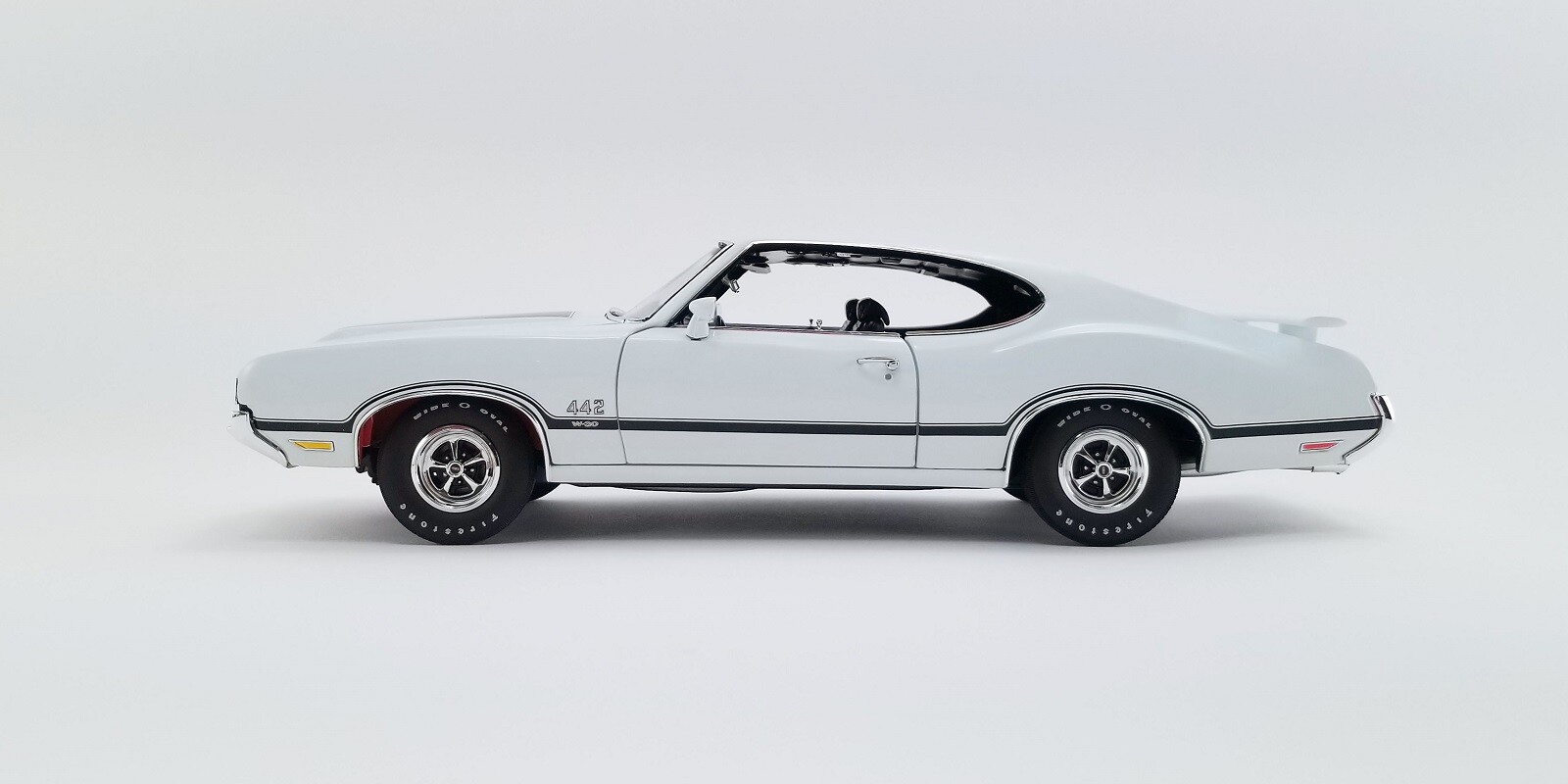 ACME 1:18 1970 OLDSMOBILE 442 W30 DR OLDS #5 -WHITE HT-LIMITED TO 198-best price