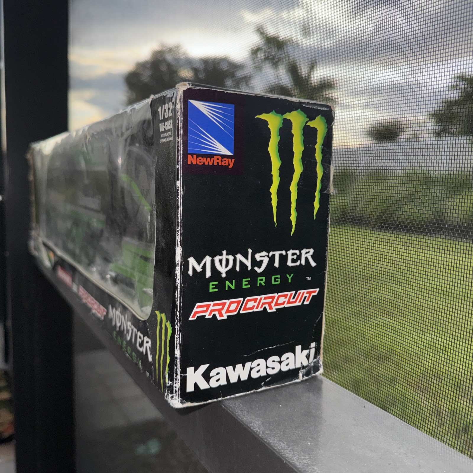 New Ray Thor Kawasaki Monster Energy Diecast 1:32 Tractor Trailer Semi Transport