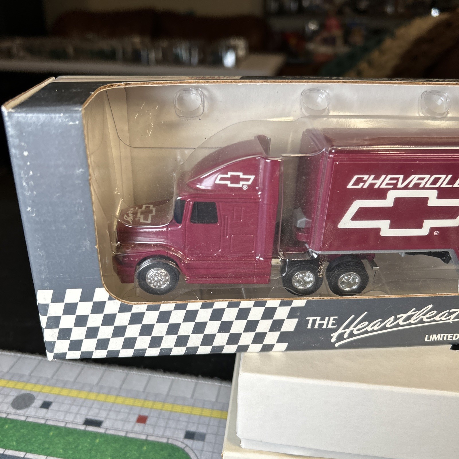 Ertl T097 1994 1/64 SPORTS IMAGE #4 HEARTBEAT of AMERICA CHEVY Transporter 5,000