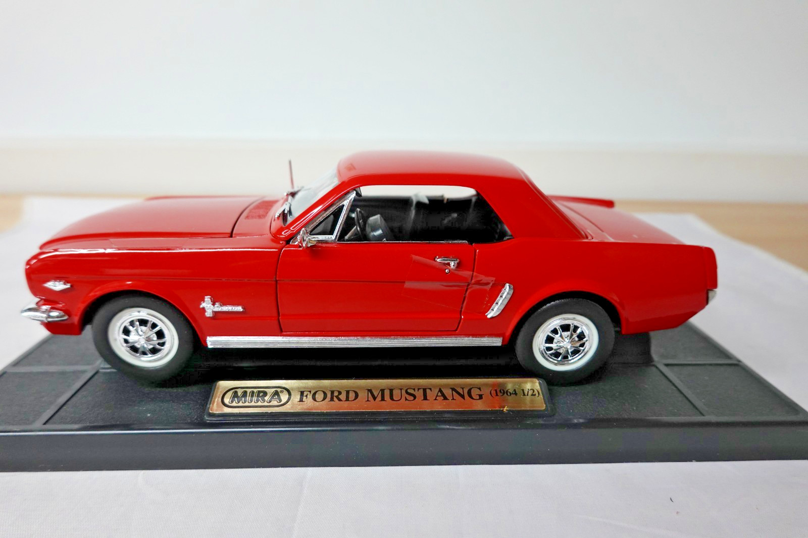 Mira 6126 1964 1/2 Red Ford Mustang Hardtop Golden Line 1:18