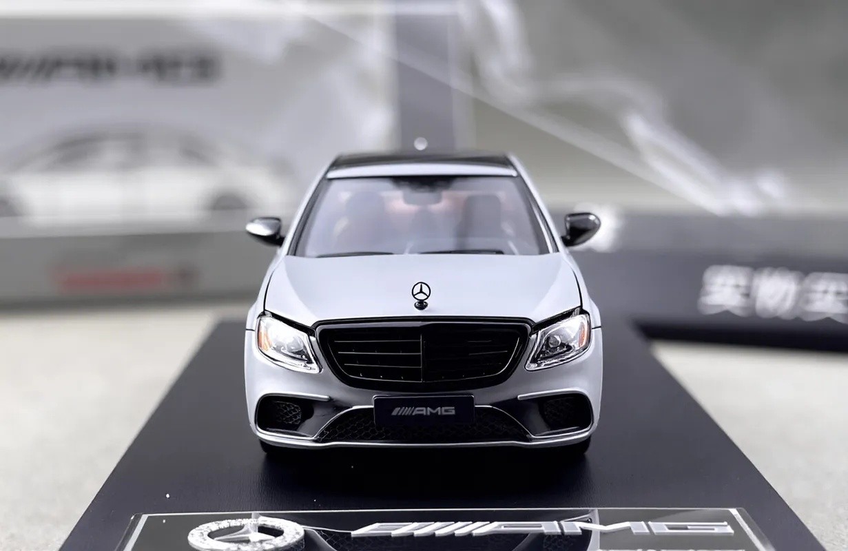 RM 1:64 Silver S63 W222 V12 Luxury Sedan Sports Model Diecast Metal Car