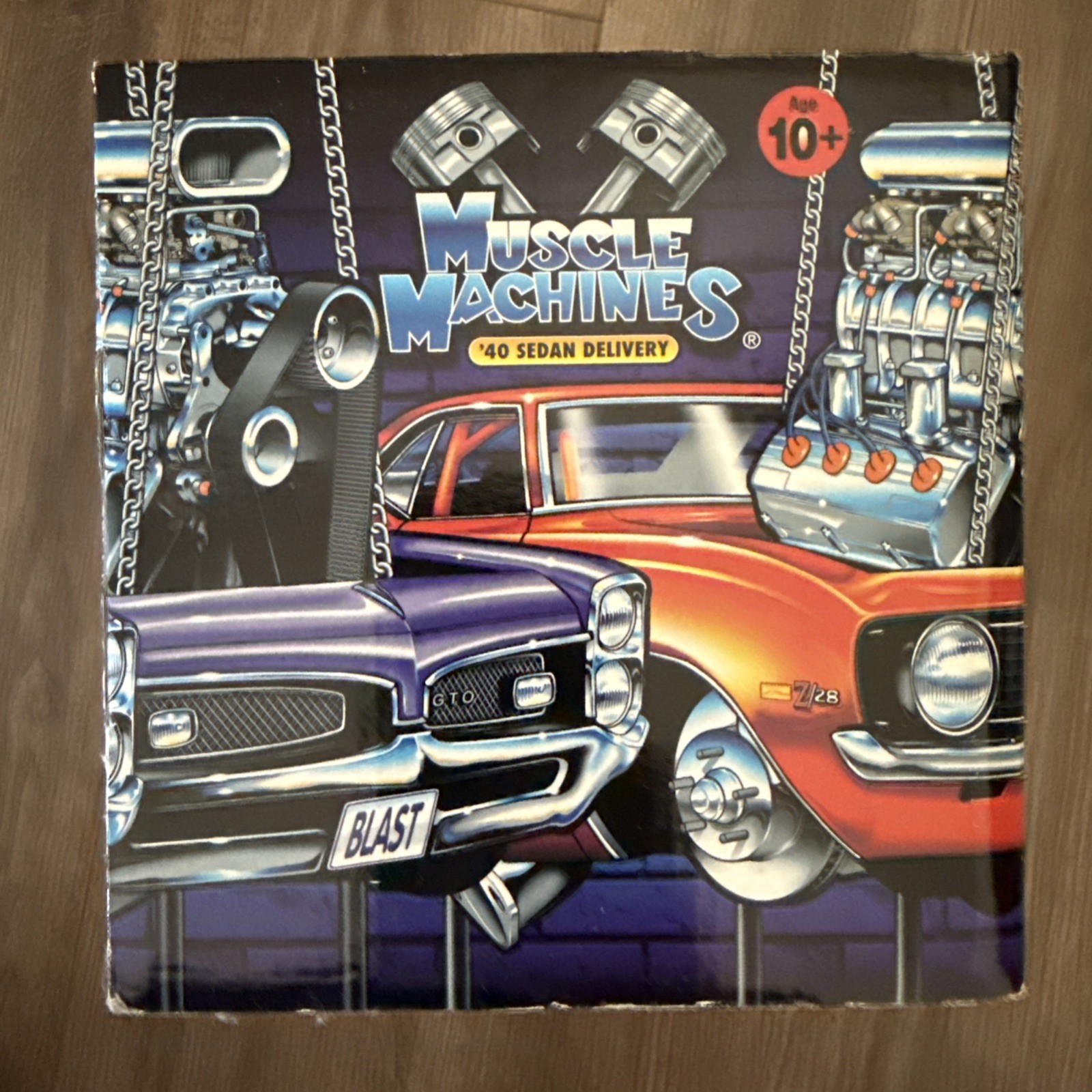 1/18 Muscle Machines – 1940 Ford Sedan Delivery Orange With Flames Build It Kit