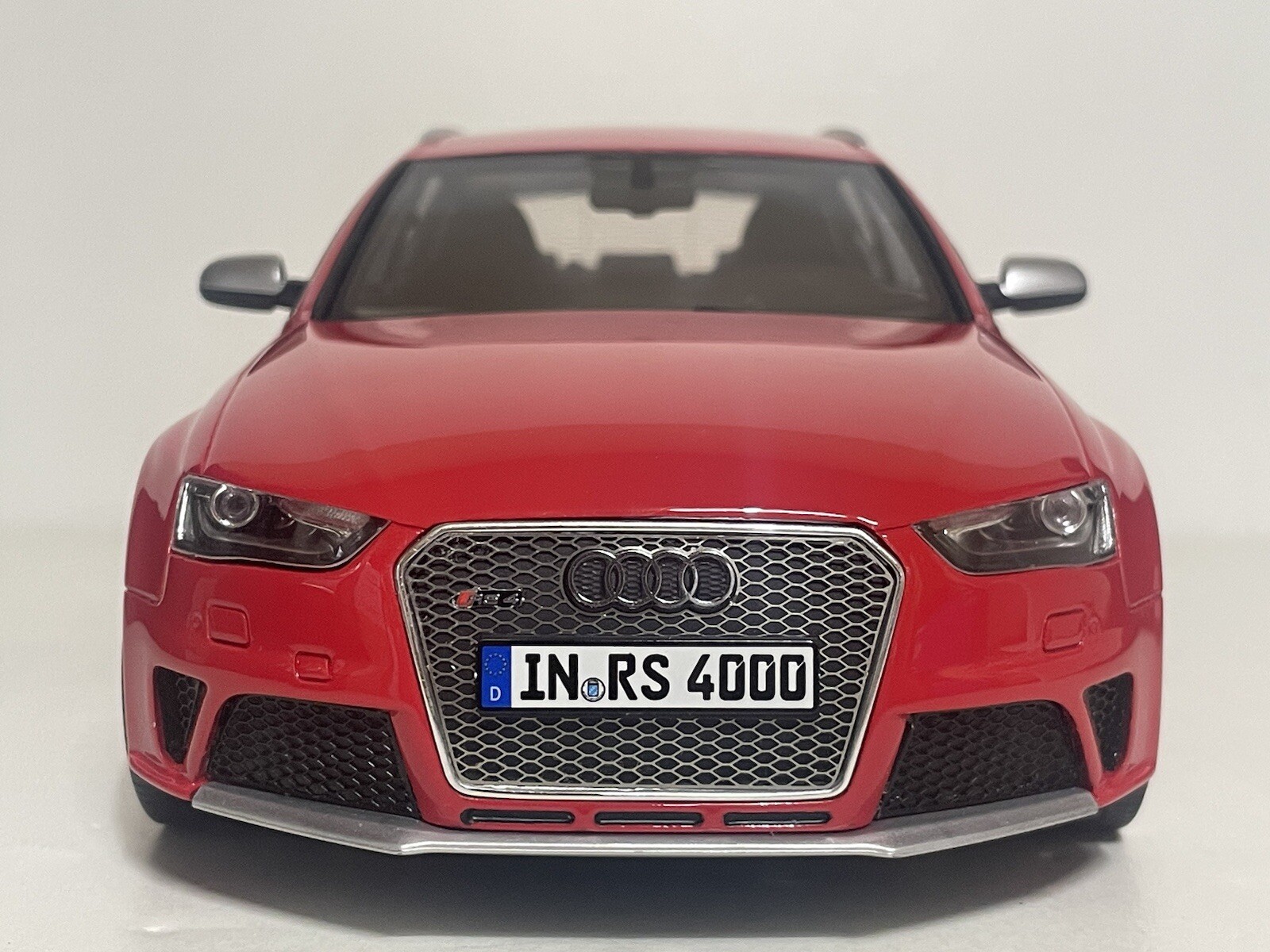 GT Spirit 1/18 Audi (B8)RS4 Avant Red 2013(GT016A)