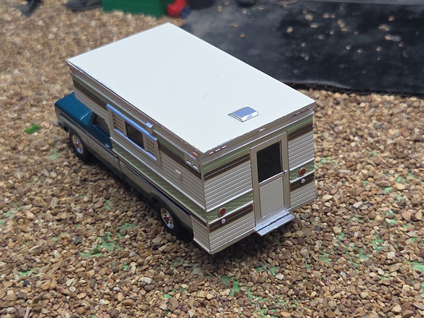 GREENLIGHT 1978-79 4×4 Ford F-250 XLT Lariat Truck 1:64 CAMPER Farm Ertl 1979
