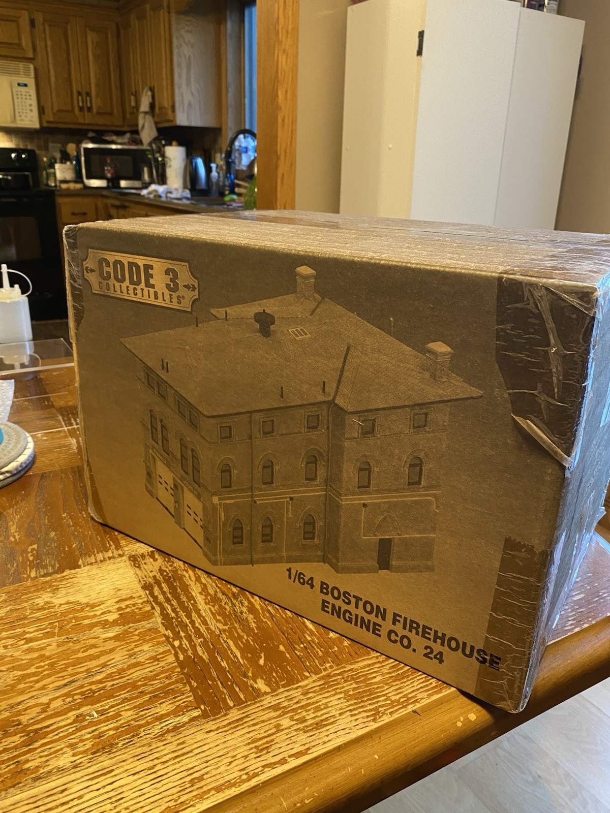 Code 3 Collectibles Boston FIRE DEPT FIREHOUSE Engine Co 24 Model 1/64 Company