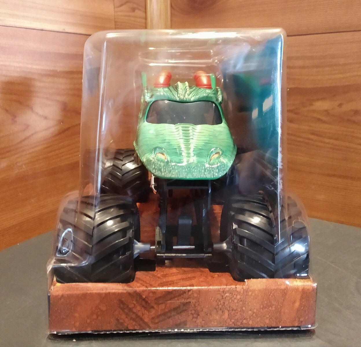 NIB MONSTER JAM 2020 “DRAGON” TRUE METAL™ 1/24 DIE-CAST BY SPINMASTER