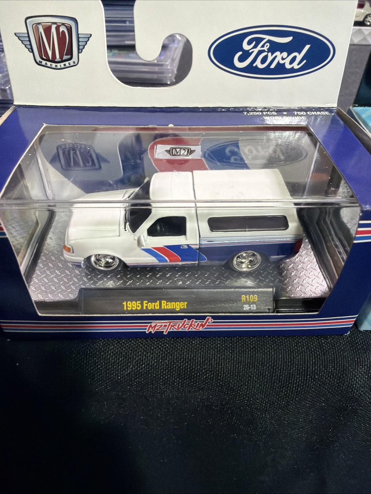M2 Machines 1:64 1995 GMC Sonoma Custom & 1995 Ford Ranger R109 Mini Truckin Lot