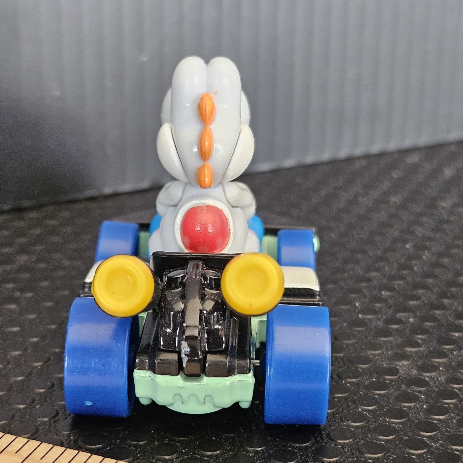Hot Wheels Mario Kart WHITE GRAY YOSHI Diecast Car NO EGG Surprise Paint Wear