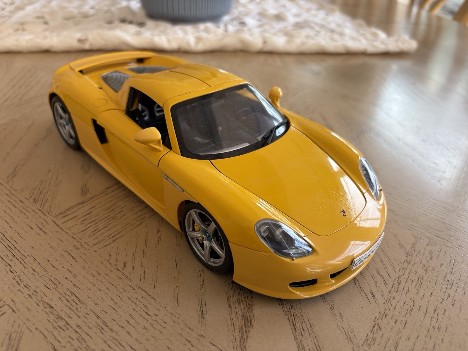 AUTOart Porsche Carrera GT 1:18 VERY RARE Yellow