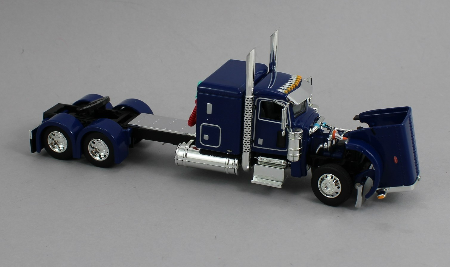 DCP 1:64 *BLUE AMERICA 250* Peterbilt 389 48″ Flattop w/Wilson Grain Trailer NIB