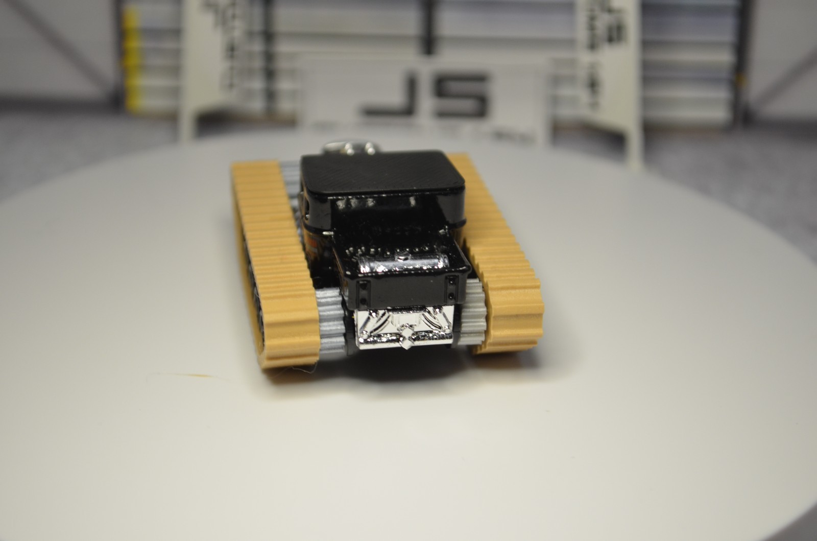Hot Wheels Bone Shaker Custom on Tracks Black-Tan