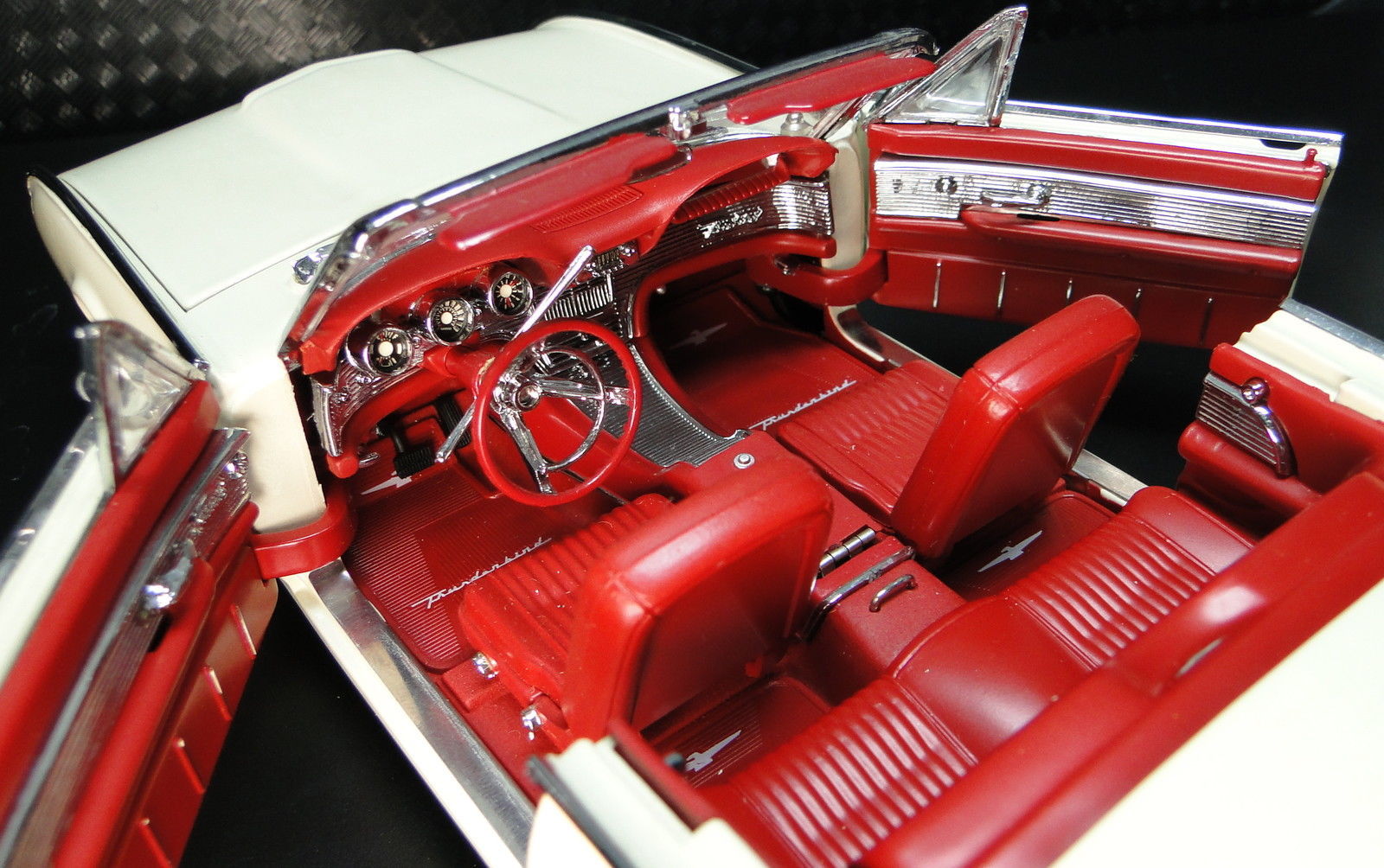 Ford Tbird Thunderbird Classic Car Hot Rod Built1:24Model Race1960s Carousel RED