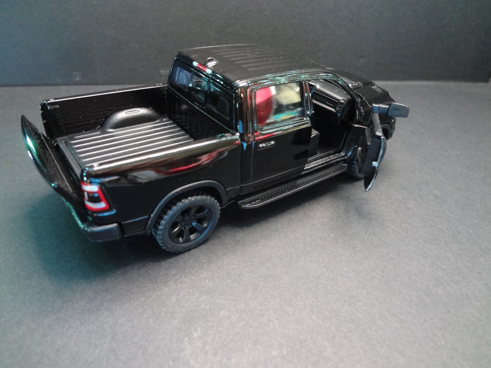 1:46 Scale 2019 Dodge RAM 1500 black – Loose