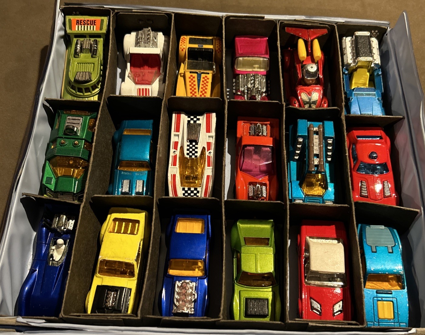 1967 Matchbox Collectors Mini Case Plus 18 Loose Vehicles Vintage Lesney