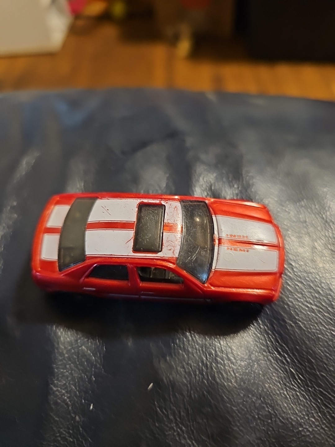 2005 HOT WHEELS CHRYSLER 300C HEMI RED 1:64 DIECAST Car- READ