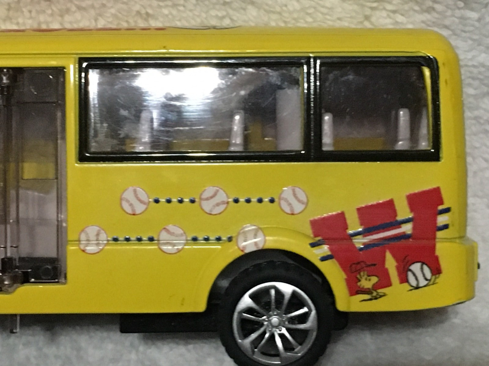 Peanuts Snoopy’s “That’s How I Roll” Diecast 5.5″ Bus Yellow Side Door Opens