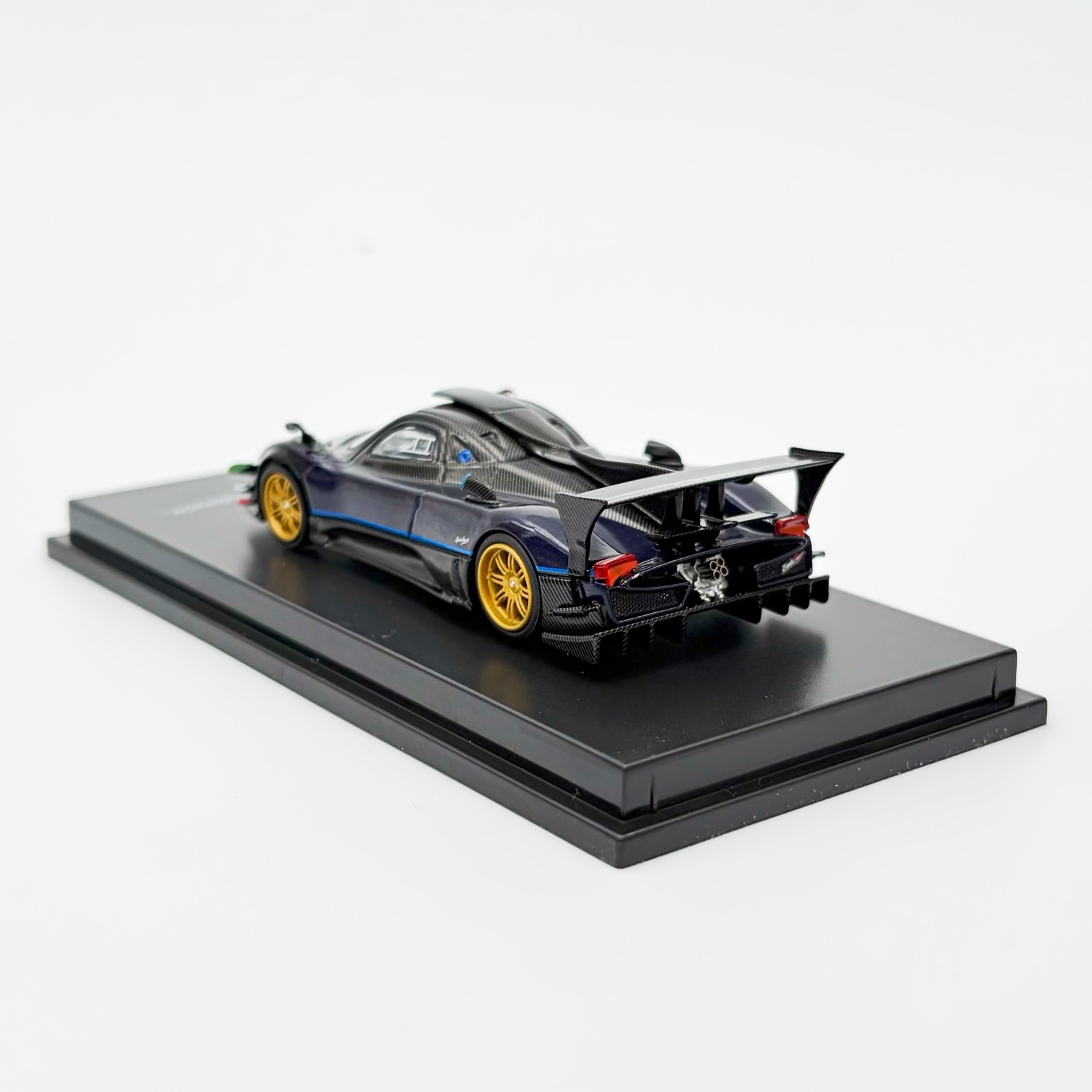 CM-Model 1:64 Pagani Zonda Revlucion – Metallic blue with Carbon Fiber