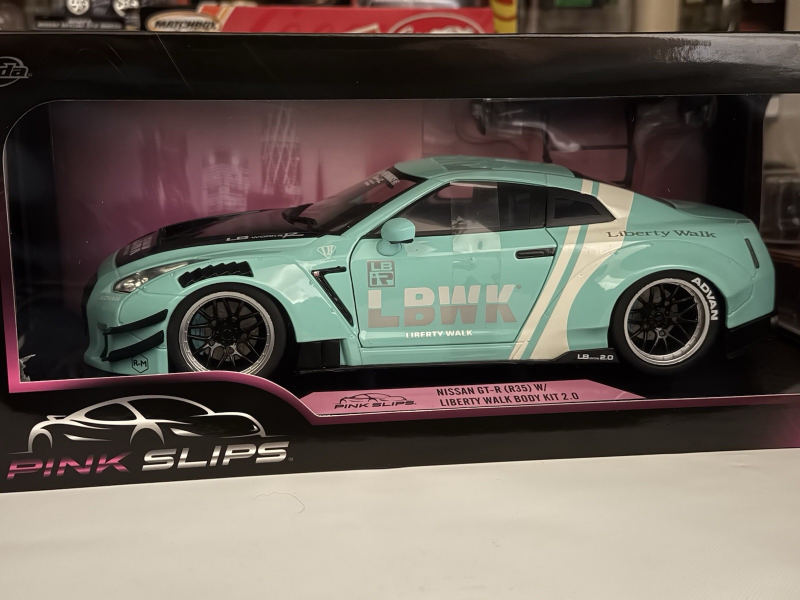 Jada 1:18 Nissan GT-R (R35) Liberty Walk Body Kit 2.0 – Seafoam -Pink Slips
