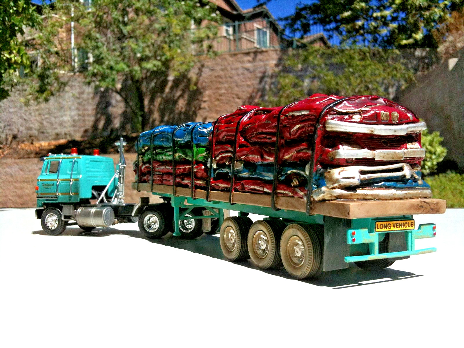 Corgi Heavy Haulers International Transtar with Crushed Car Load 1:50 Scale