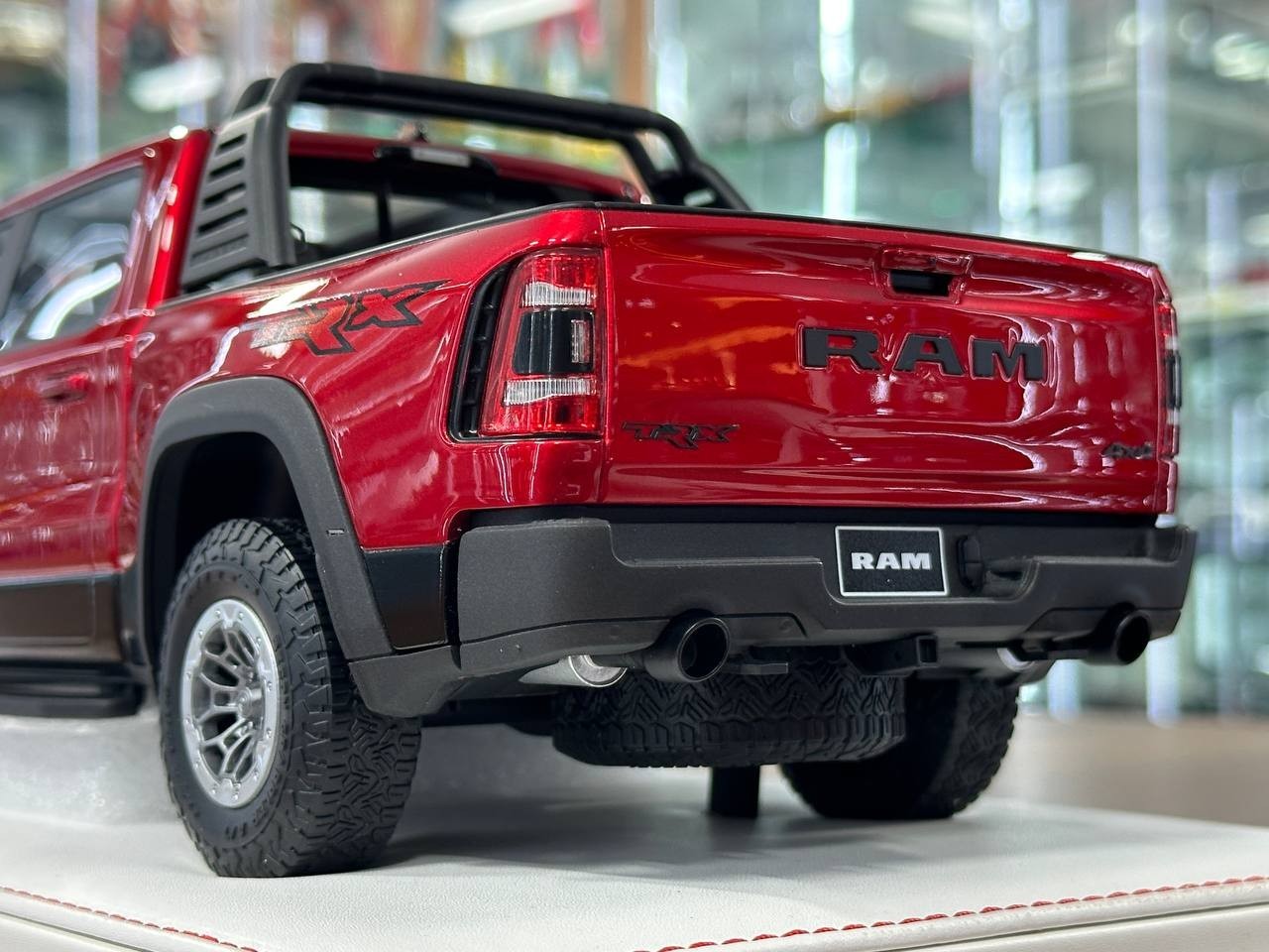 Dodge Ram TRX 1500 by Diamand Cherry Red – Ltd. Collector Car[1:18 Resin 70 pcs]